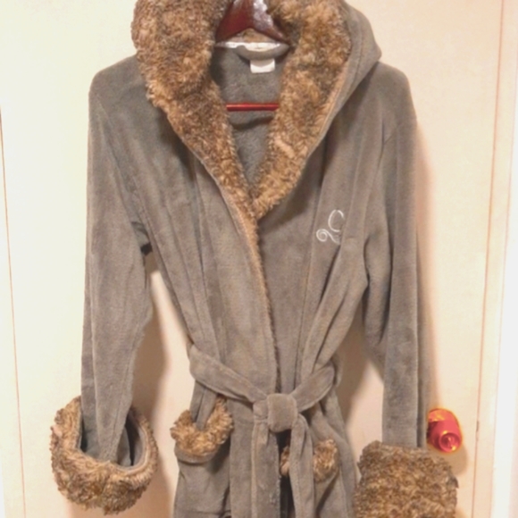 Pottery Barn Faux Fur Plush Robe - Picture 1 of 4
